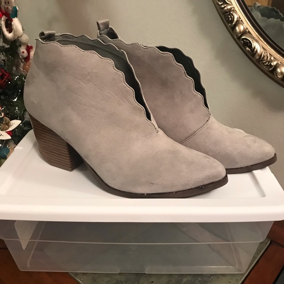 Beast Fashion Shoes - 💕Size 8.5 Beast Fashion booties 💕
